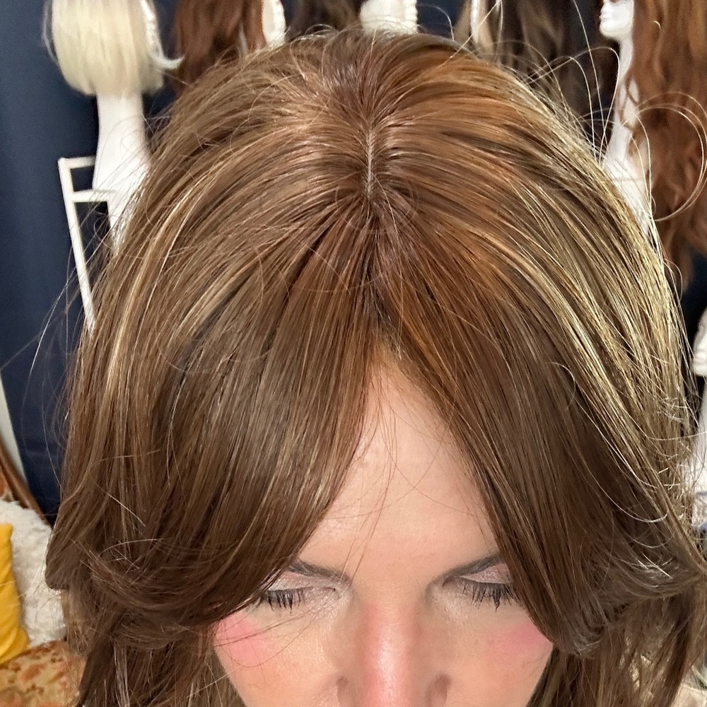 031 "the Livi" Light Golden Brown Straight LONG 24” Synthetic Wig - Picture 3 of 11